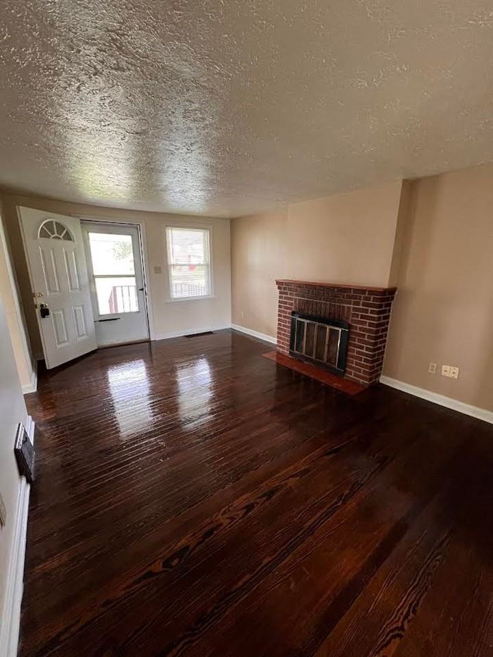 115 Laurel St - Photo 7 of 14