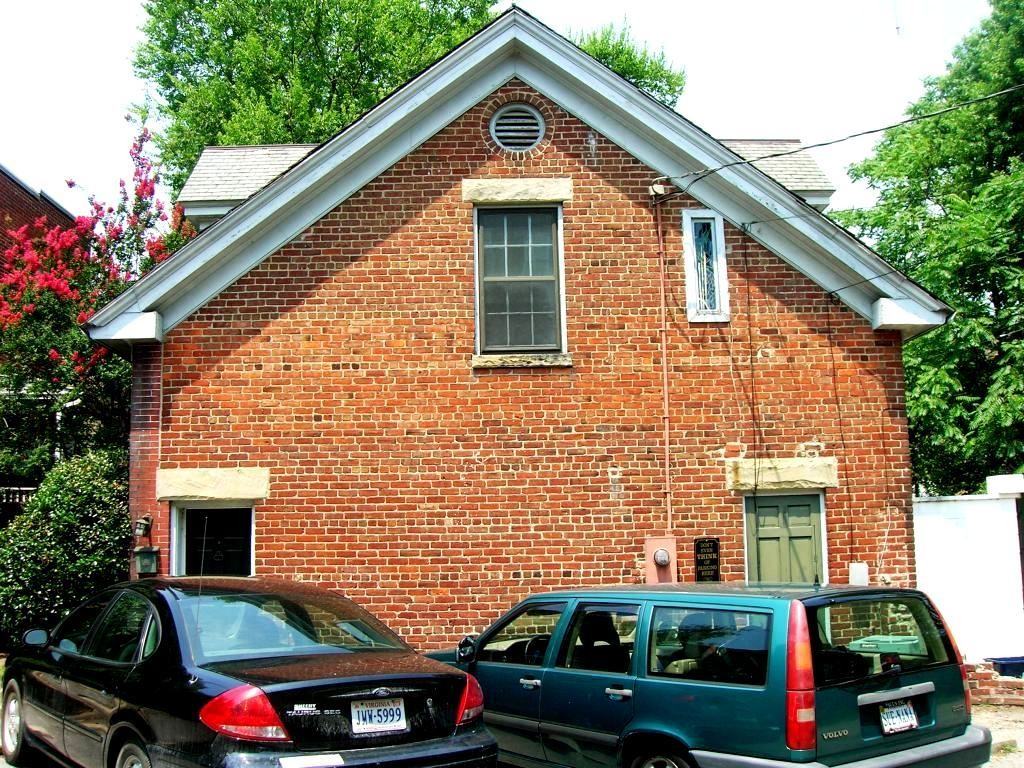 2910 1/2 Monument Ave - Photo 2 of 41