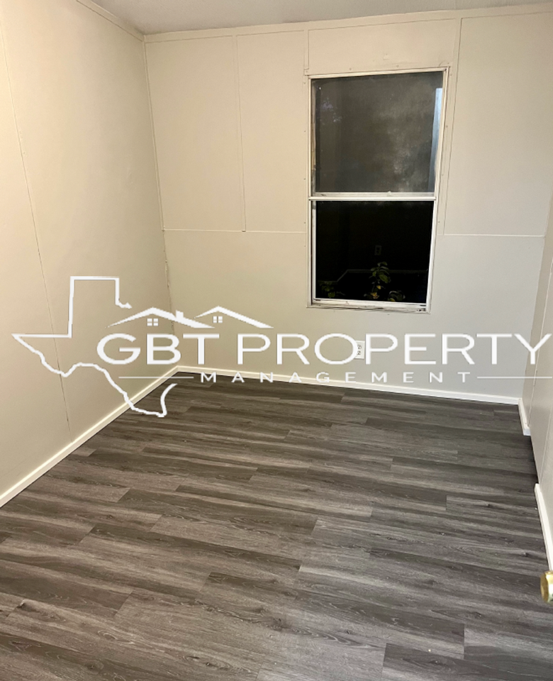 229 N 2nd St - Photo 3 of 8