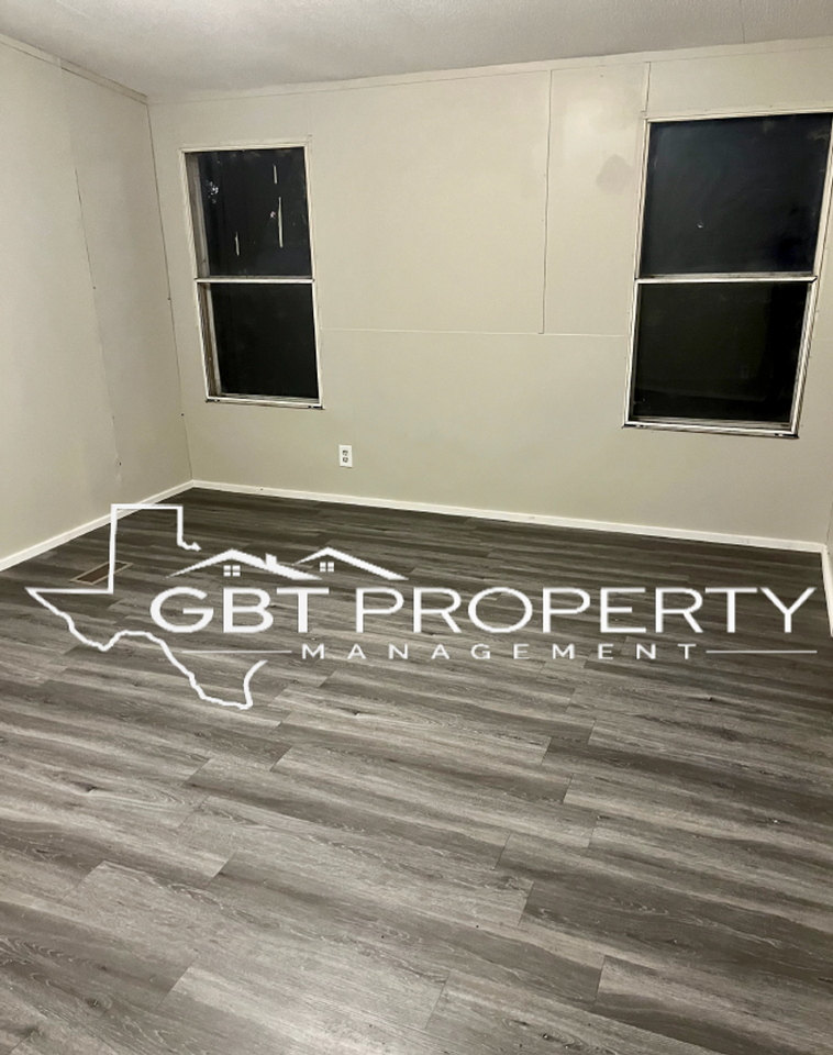 229 N 2nd St - Photo 4 of 8