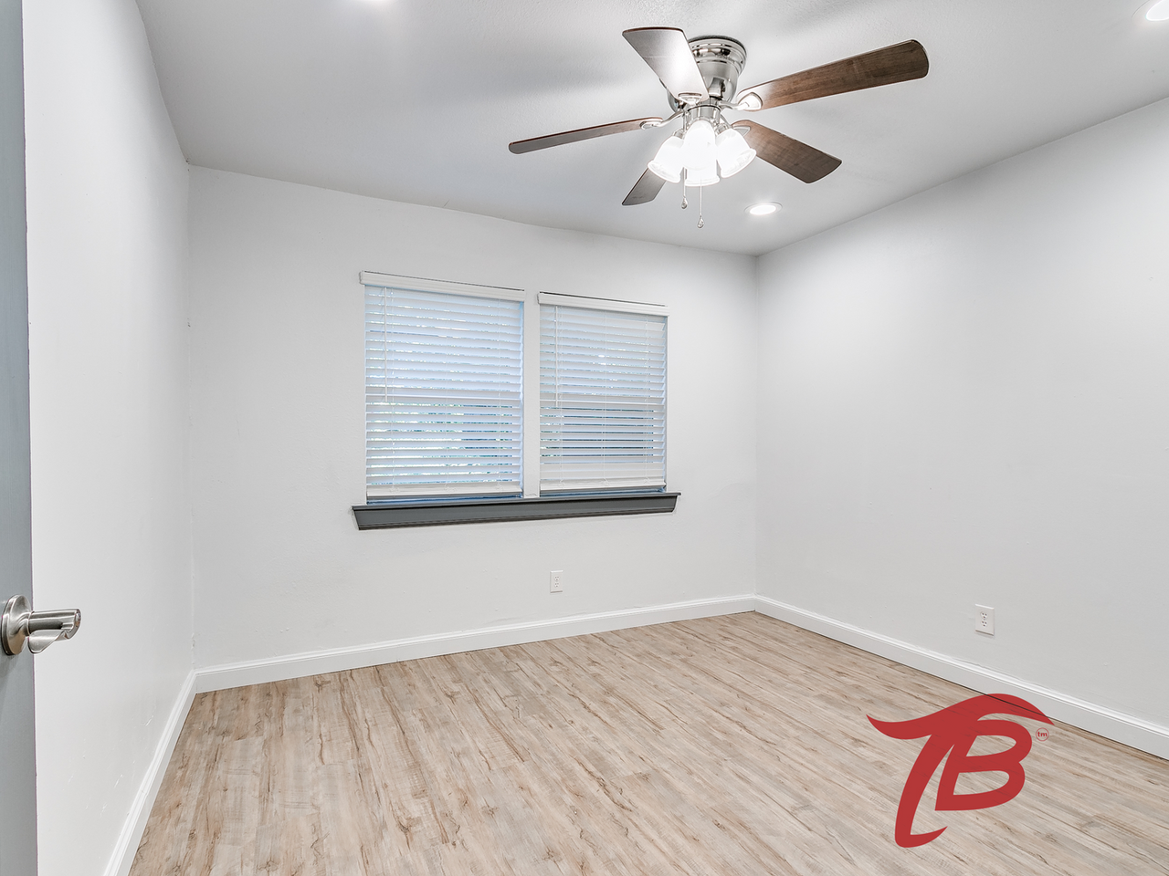 2214 N Florida Ave - Photo 4 of 30
