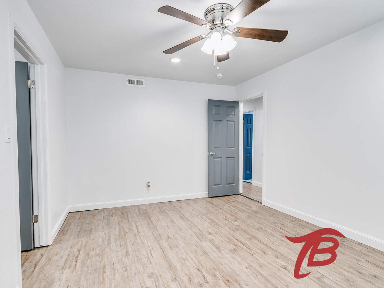 2214 N Florida Ave - Photo 6 of 30