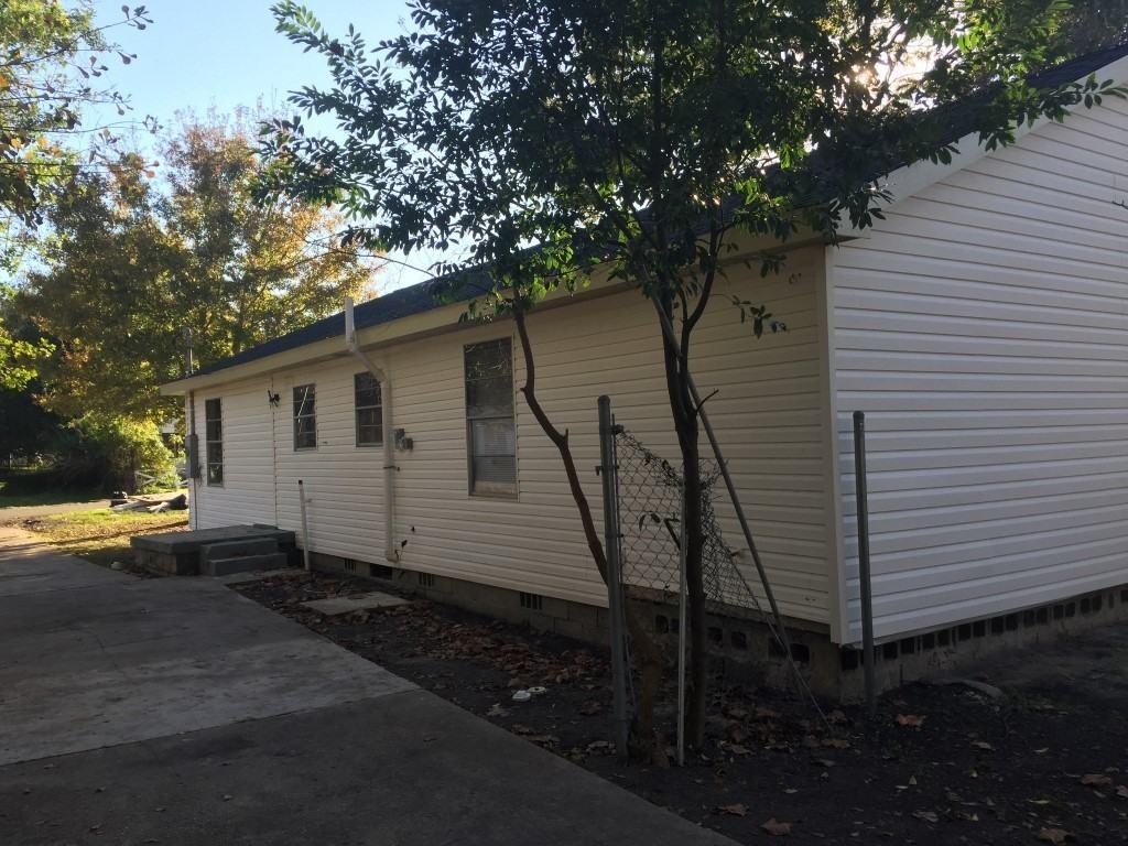 1432 20th St - Photo 2 of 16