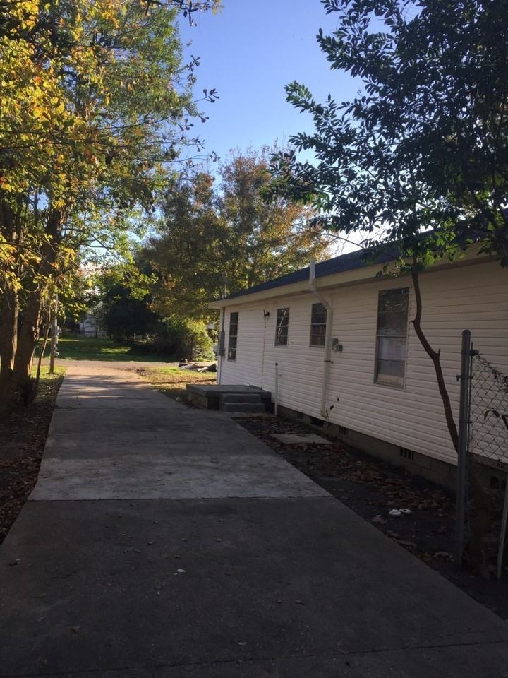 1432 20th St - Photo 3 of 16