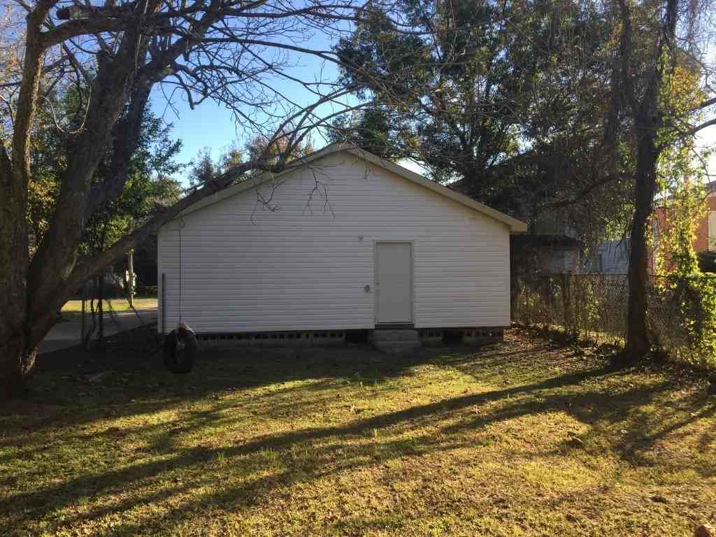 1432 20th St - Photo 5 of 16