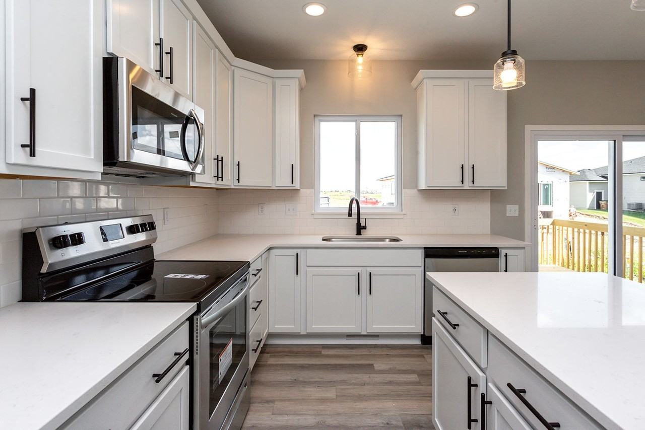 1401 Ne Savana Dr - Photo 3 of 25