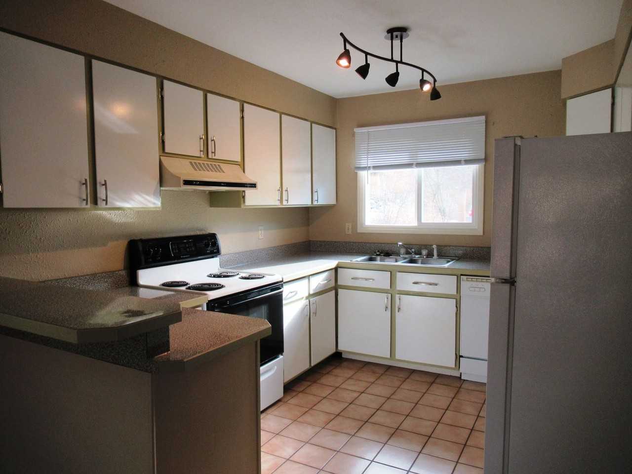 238 W 6th St - Photo 7 of 23