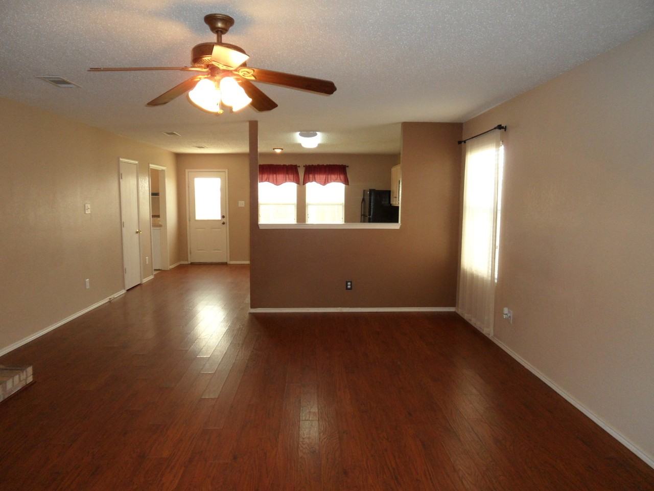 5225 Newcastle Ln - Photo 3 of 13