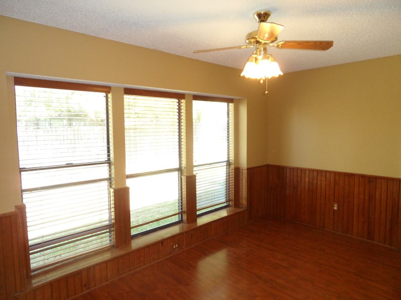 420 Birchwood Ln - Photo 6 of 33