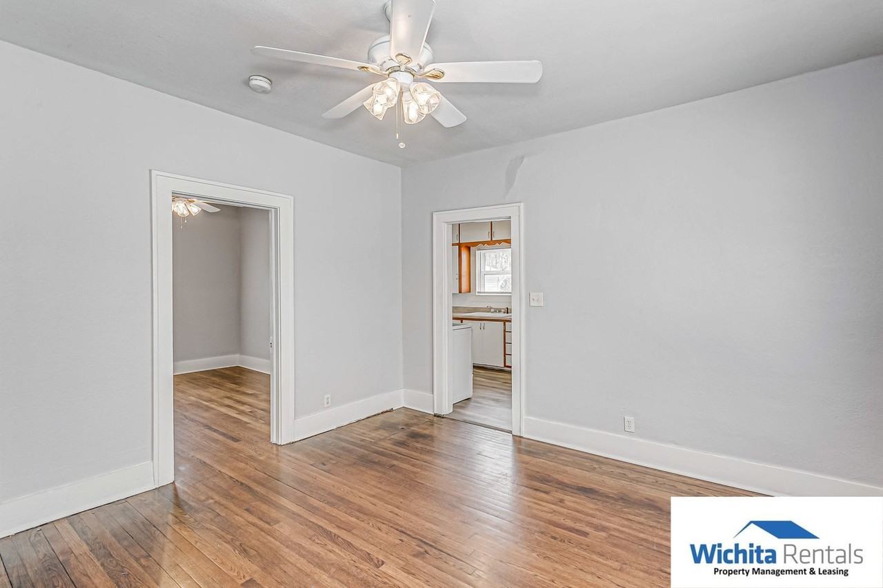 1306 W 2nd St N - Photo 3 of 12
