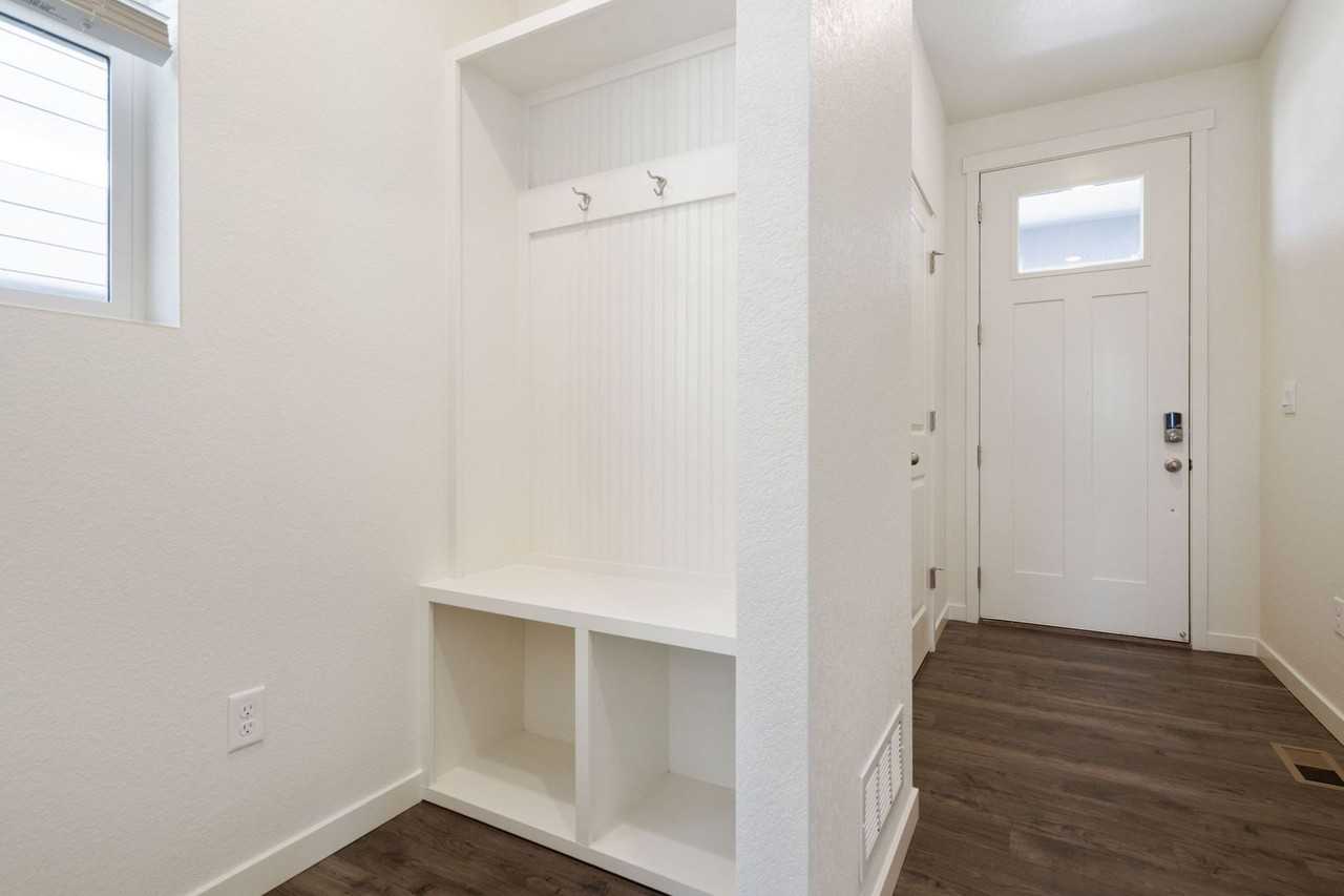 815 Elias Tarn Dr - Photo 3 of 19