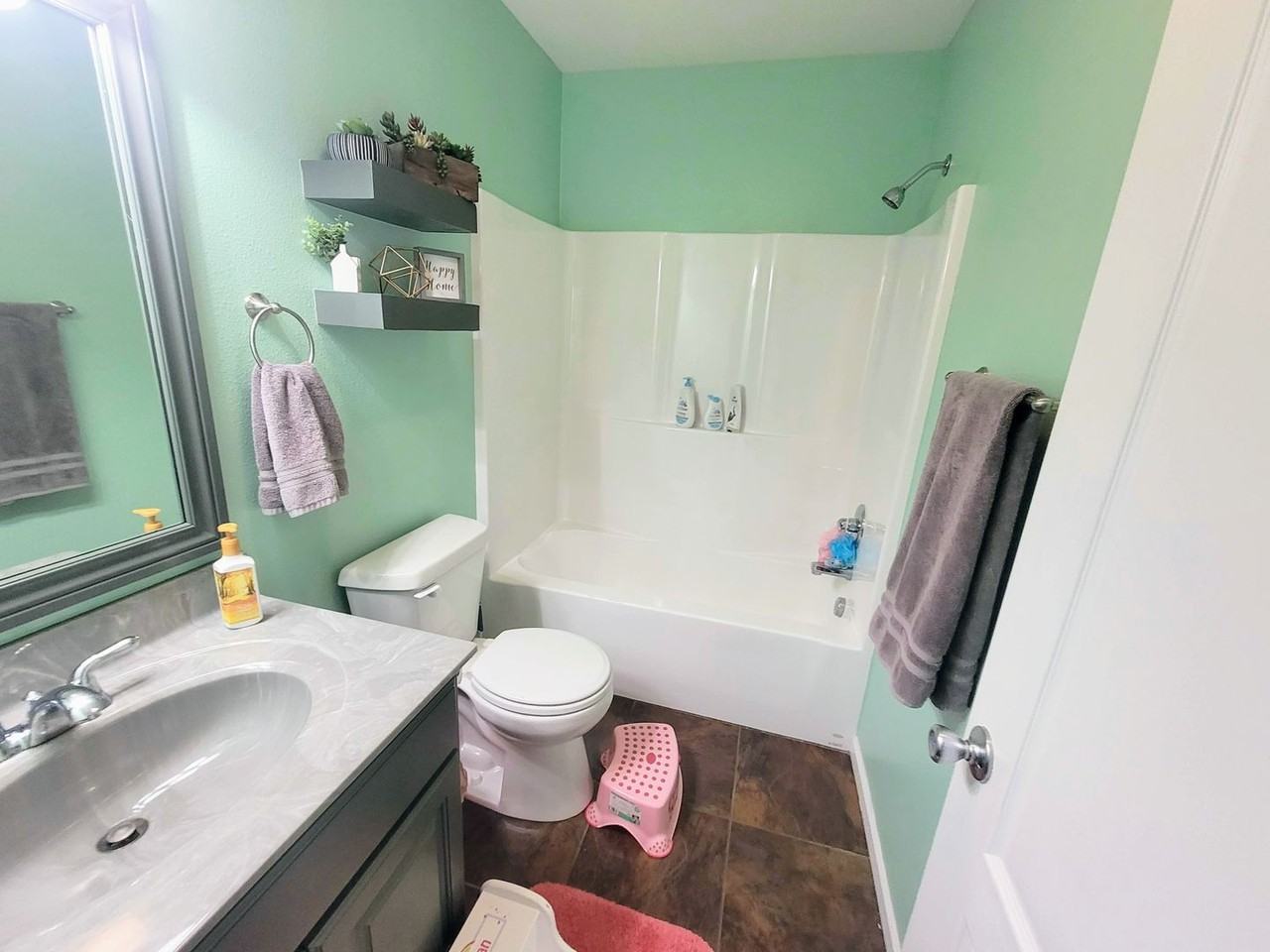 22929 Revelation Rd - Photo 4 of 11