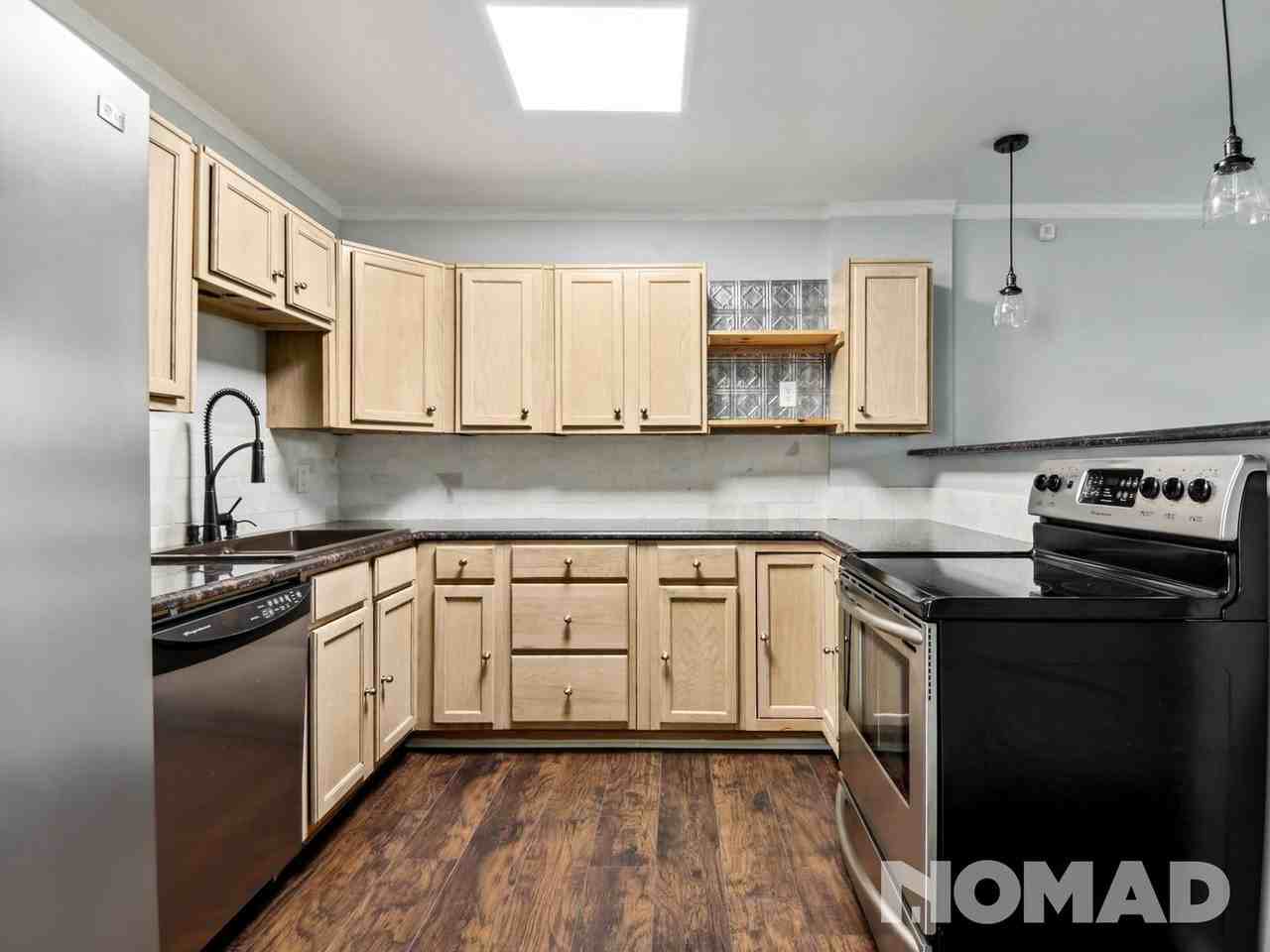 2908 Country Place Cir - Photo 4 of 35