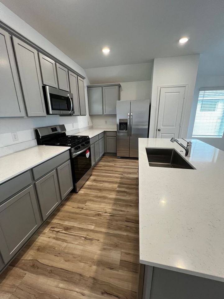 5210 Biscay Cove Ln - Photo 3 of 16