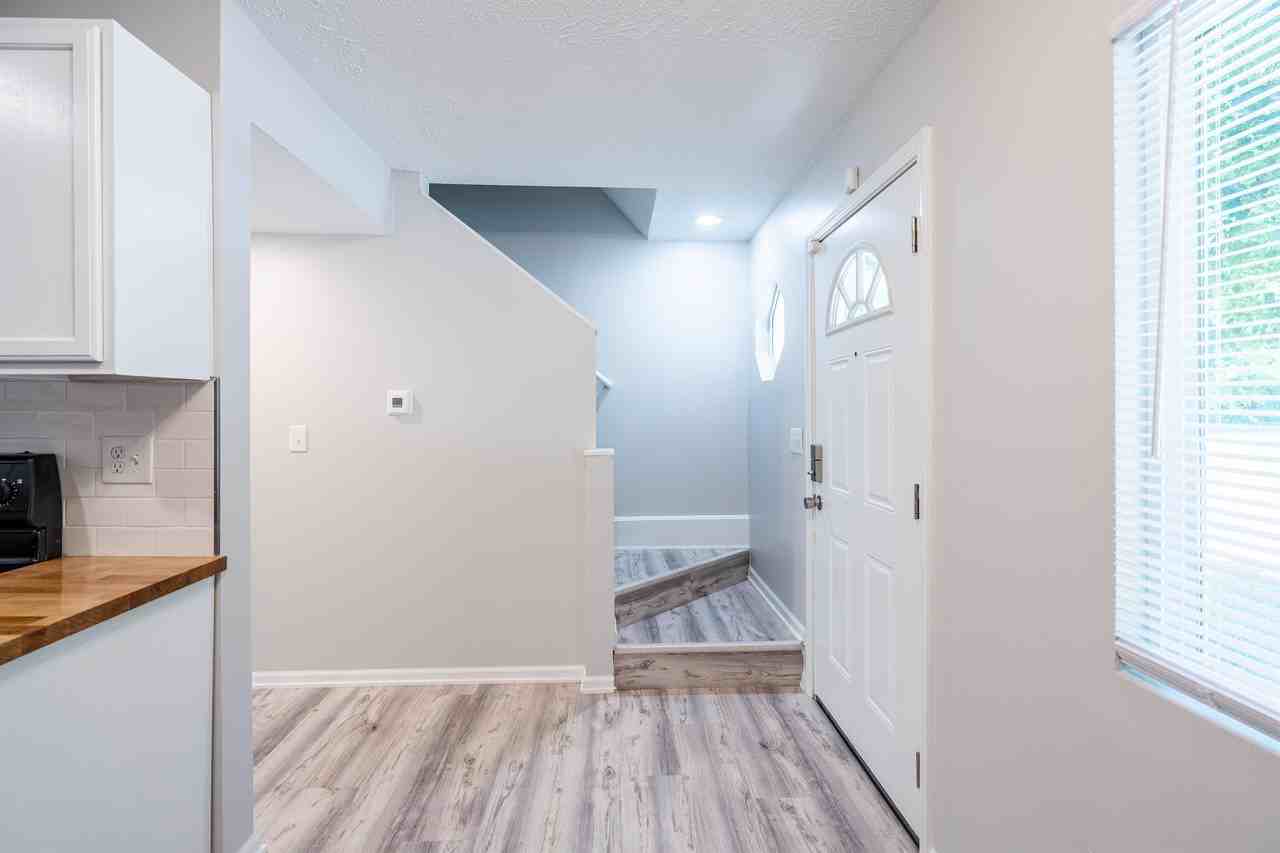 Talbott - Photo 7 of 22