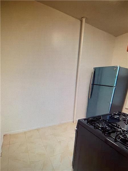 576 80th St #3R - Photo 3 of 7