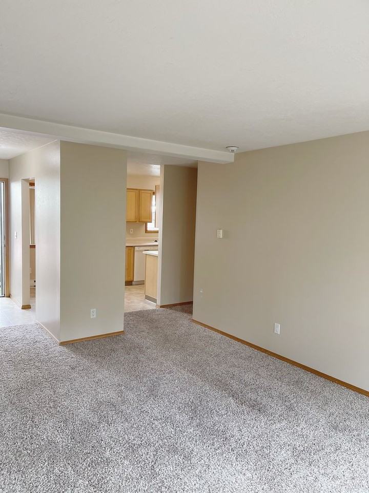 Roxclif Apartments - Photo 4 of 33