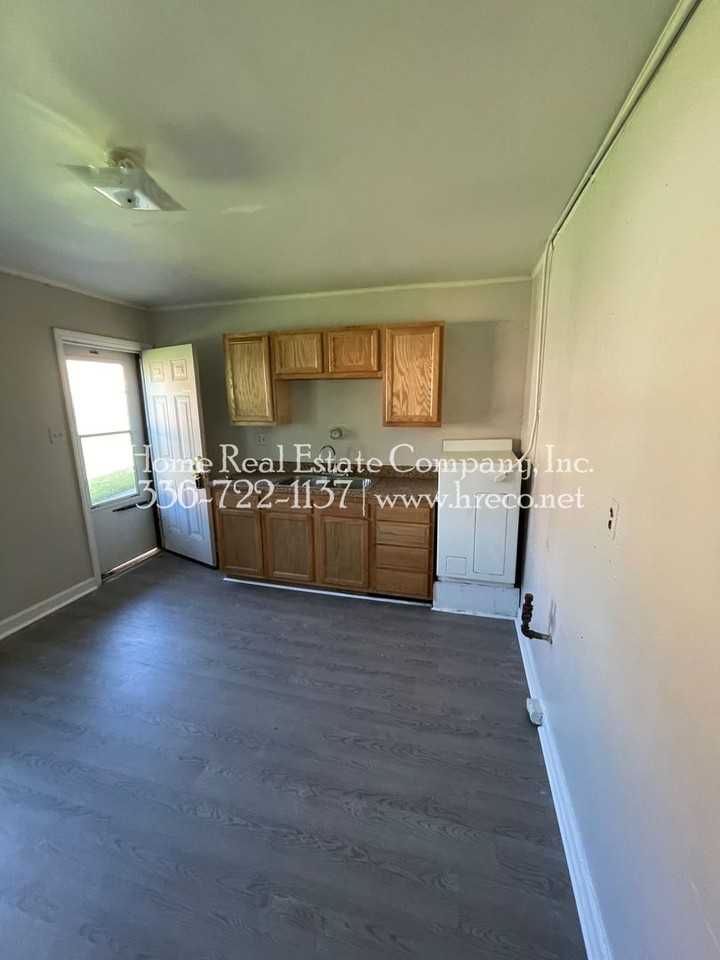 611 W 23rd St #B - Photo 4 of 8