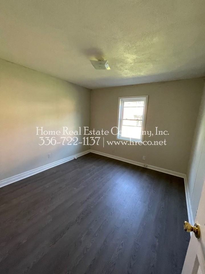 611 W 23rd St #B - Photo 7 of 8