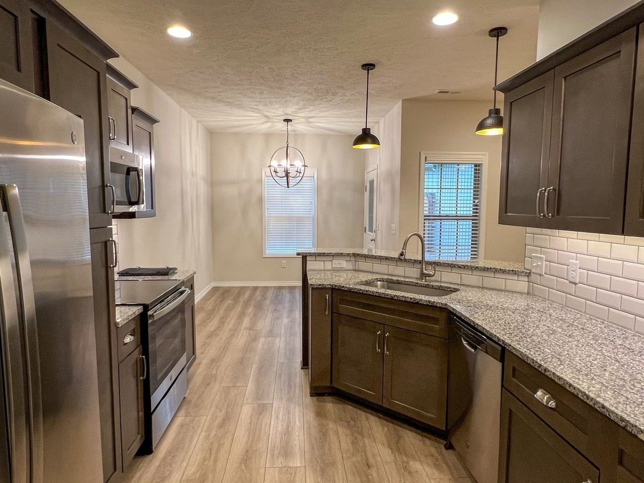 3021 W Cardinal St - Photo 6 of 22