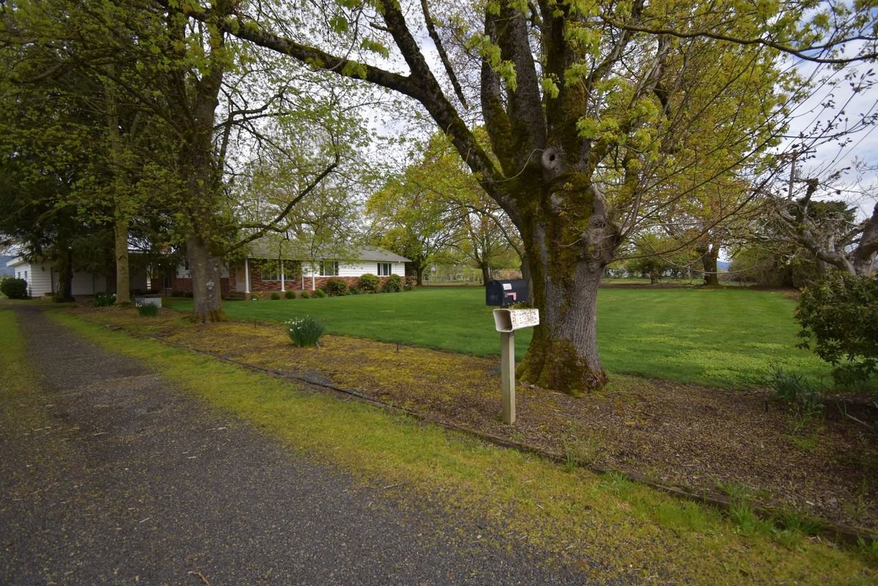 34885 Lake Creek Dr - Photo 2 of 30