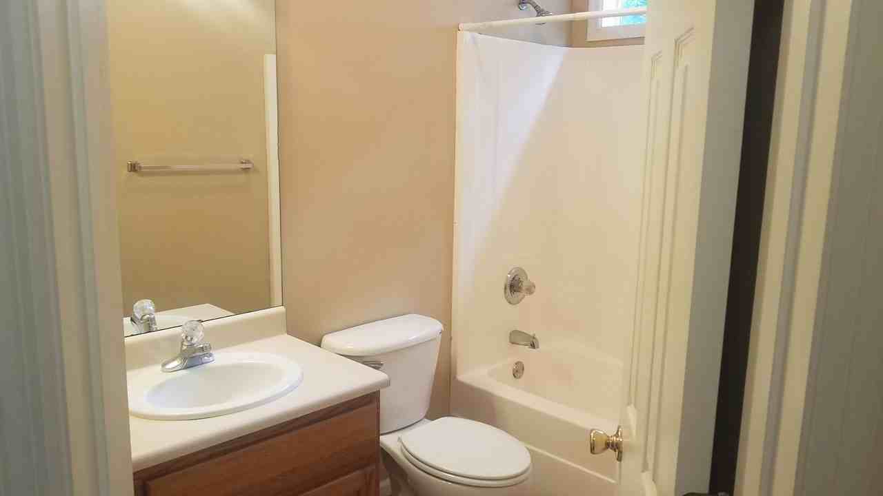 2311 S Sherwood Dr - Photo 2 of 20