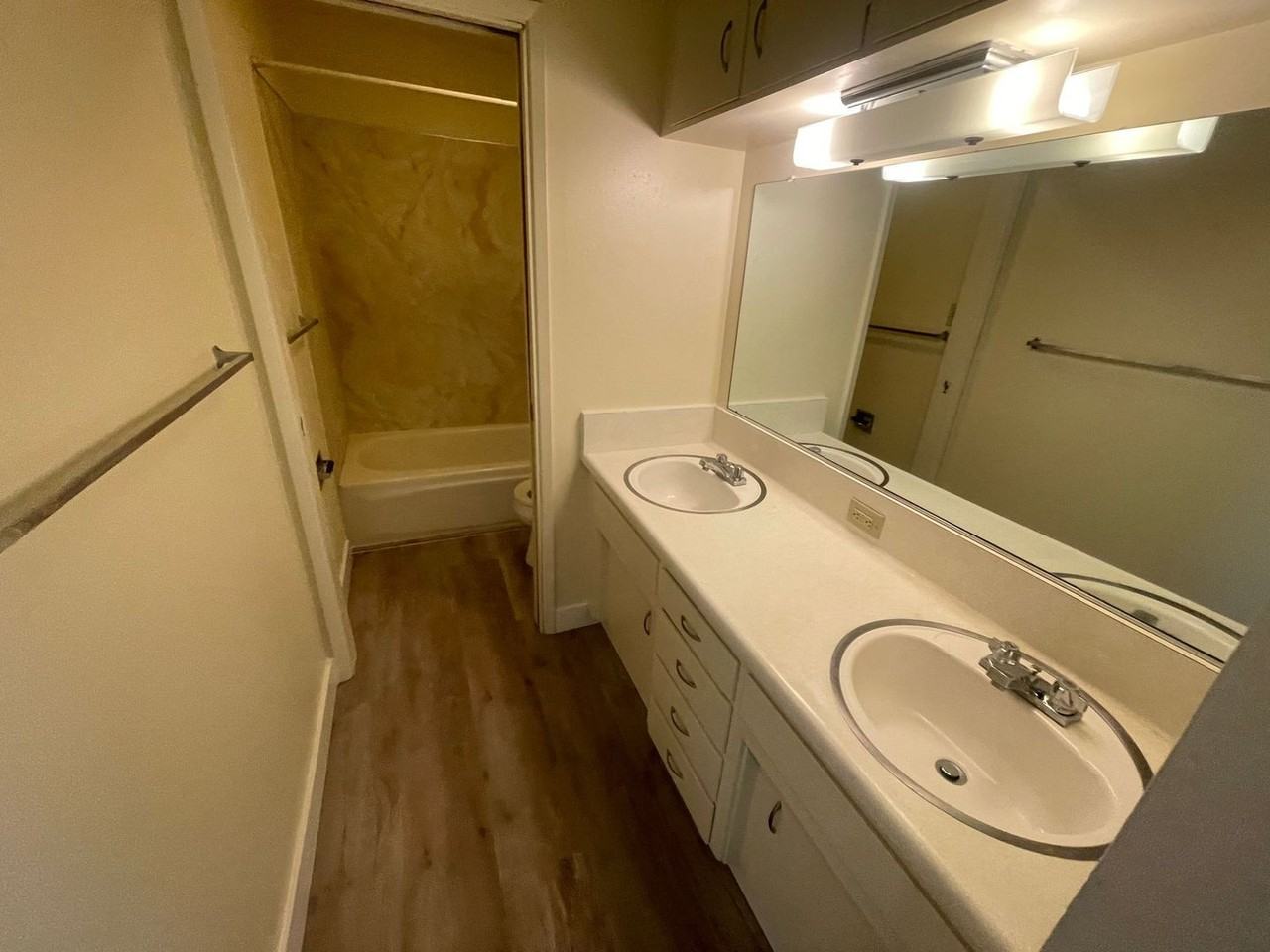 1615-1625 E 8th Street - Photo 5 of 26