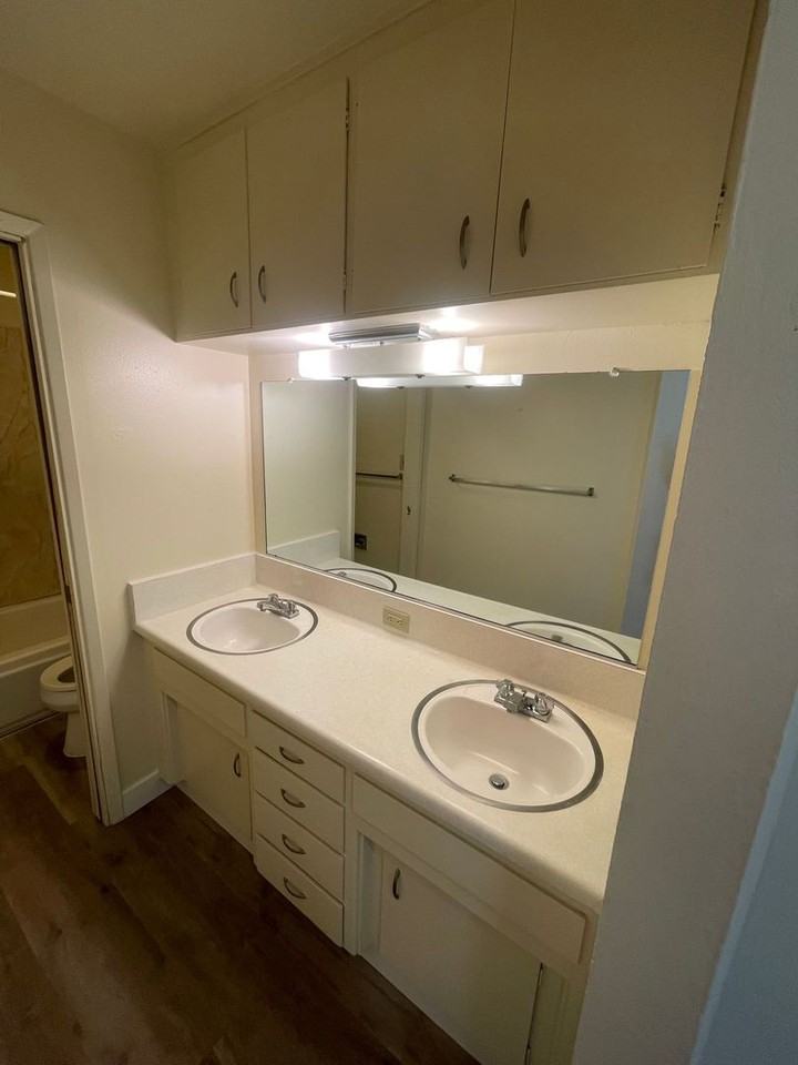 1615-1625 E 8th Street - Photo 6 of 26