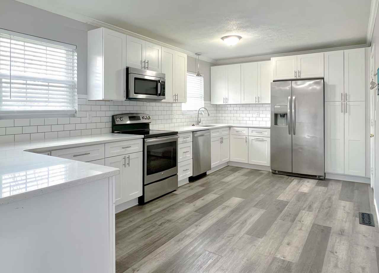 138 Knox Dr - Photo 3 of 15