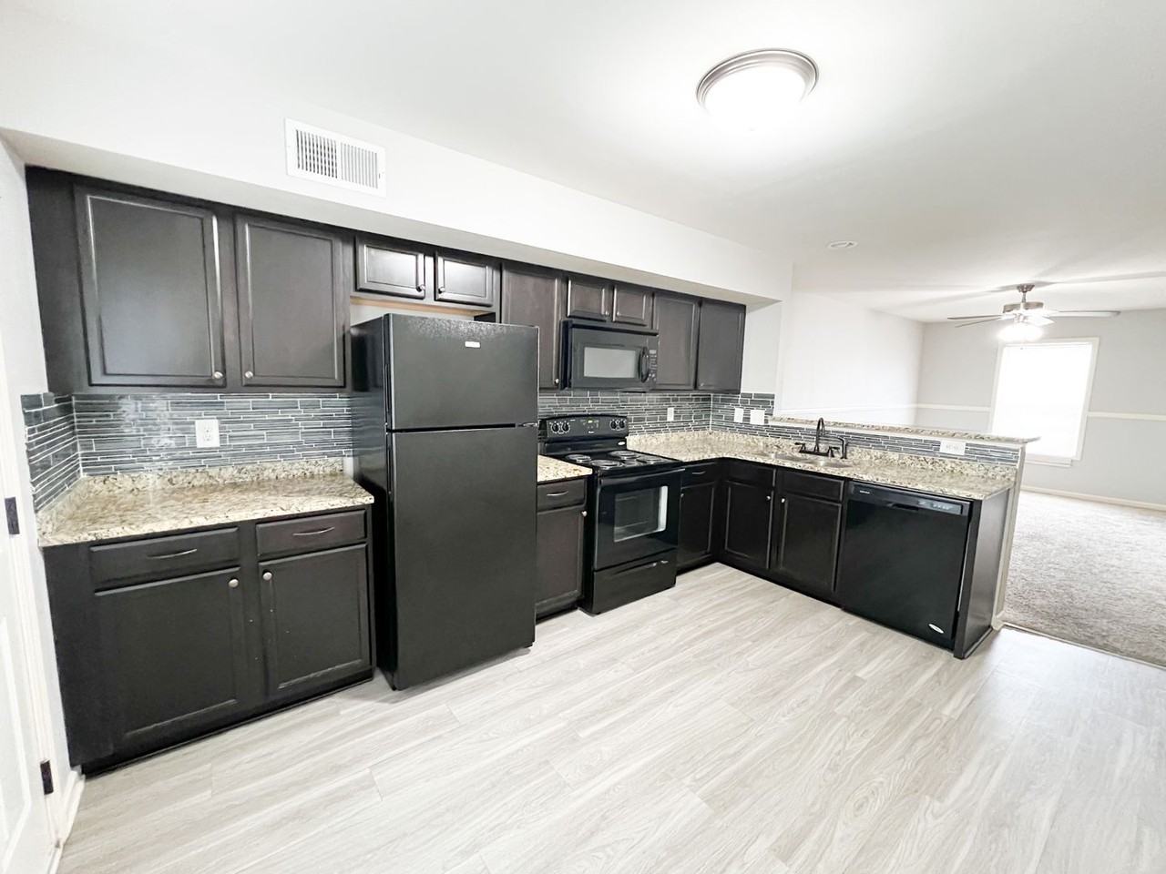 2291 Mccormick Ln - Photo 4 of 8