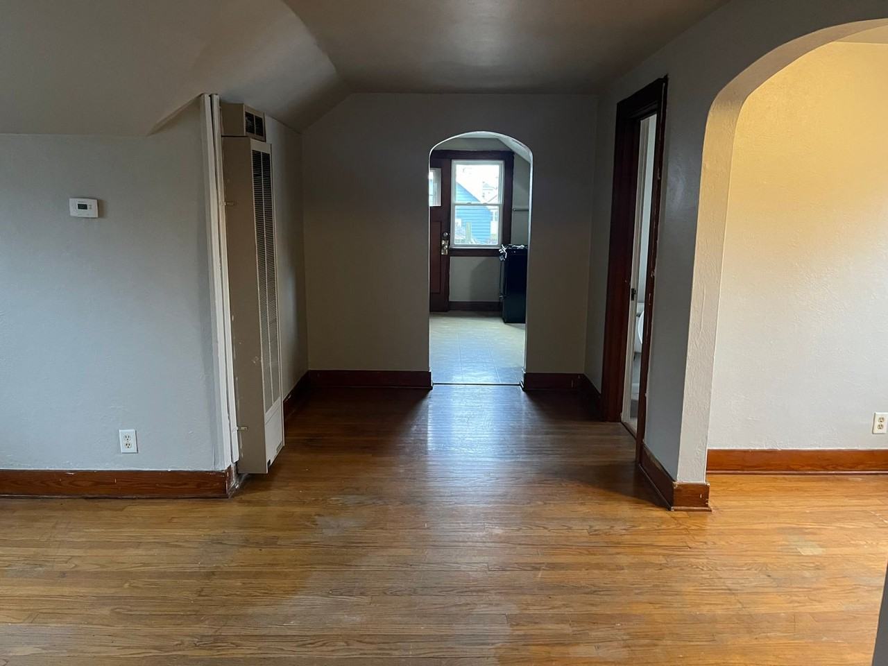 2053s68K - Photo 2 of 8