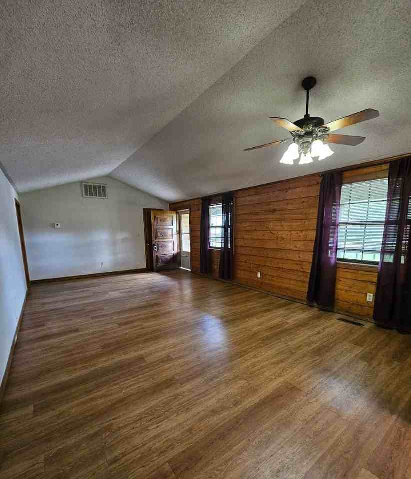 501 E Maple - Photo 2 of 13