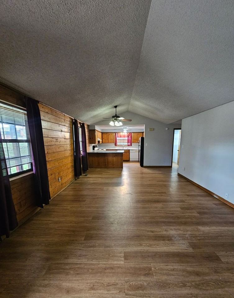 501 E Maple - Photo 3 of 13