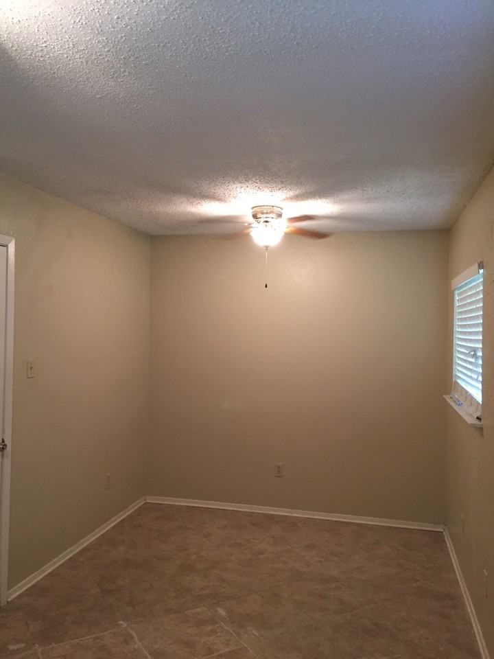 406 Foch St Apt C - Photo 5 of 10