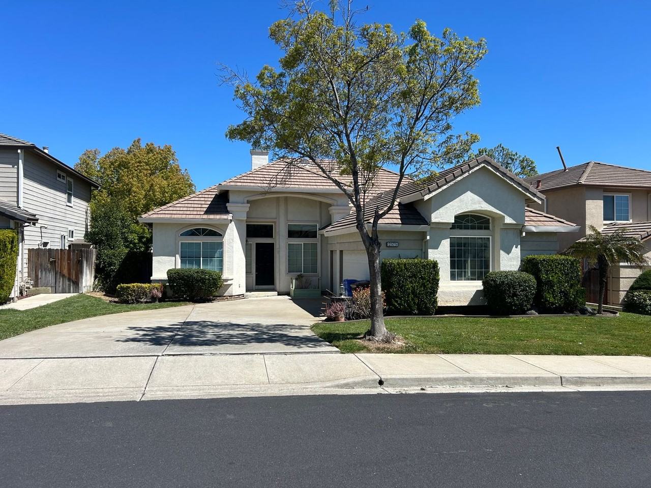 2575 Caddie Ct - Photo 2 of 27