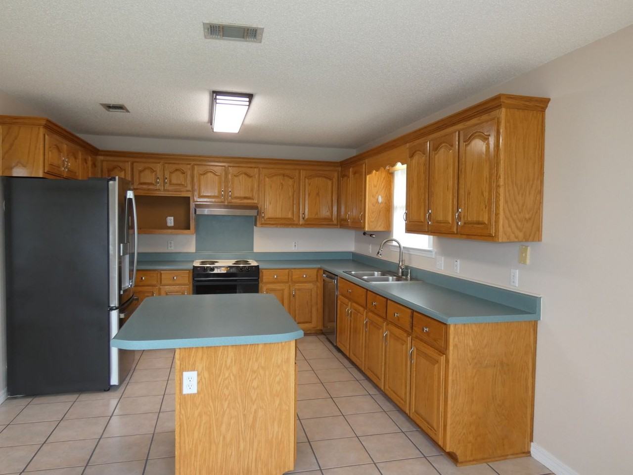 5172 Zachary Blvd - Photo 7 of 22