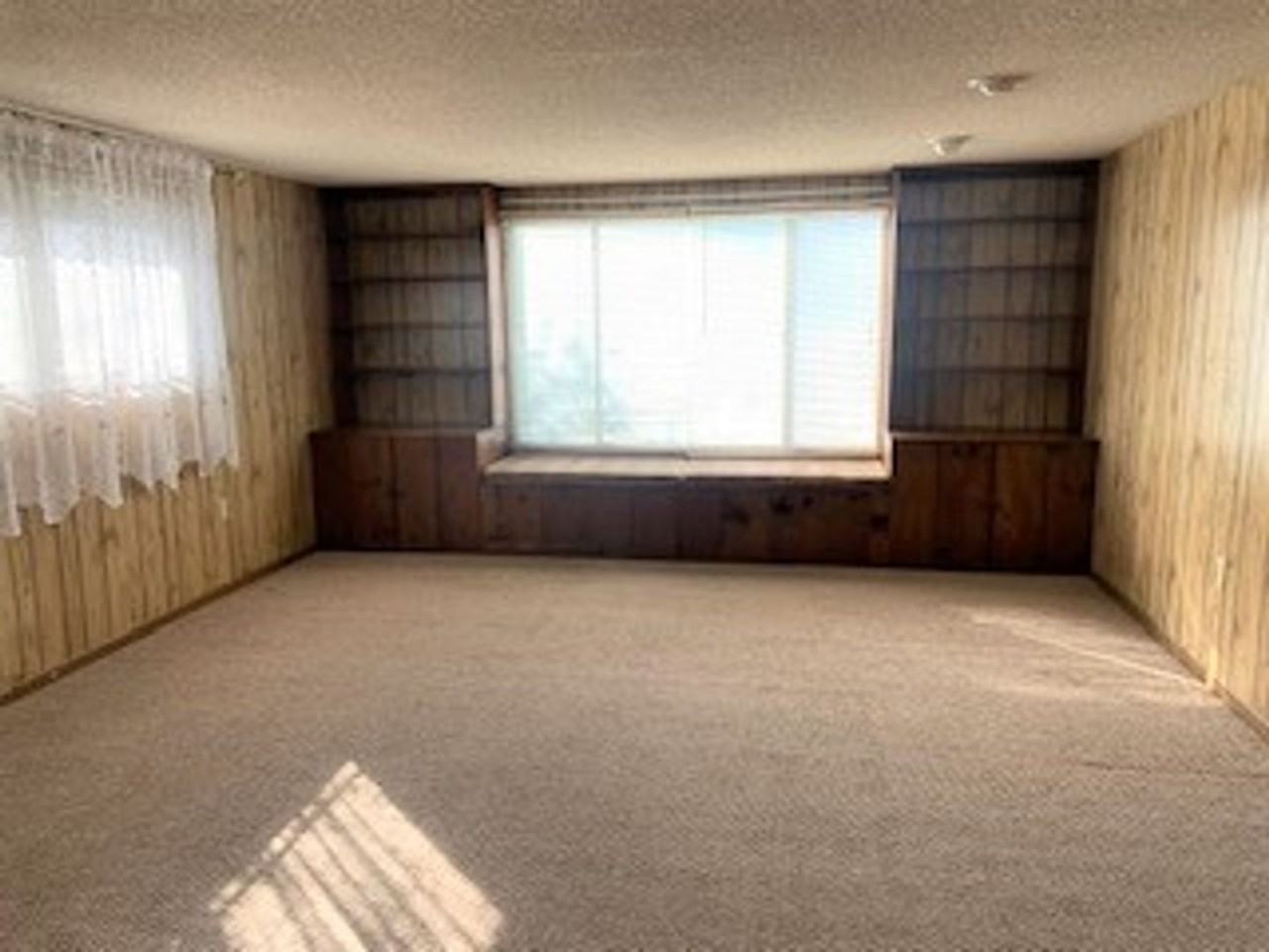 1140 College Ave - Photo 4 of 17