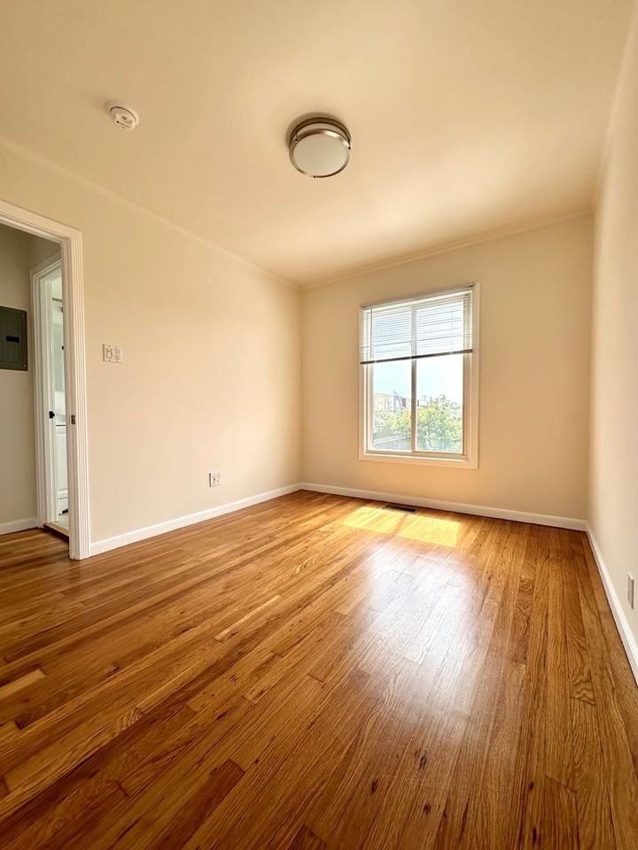 3833 Lawton St - Photo 5 of 15