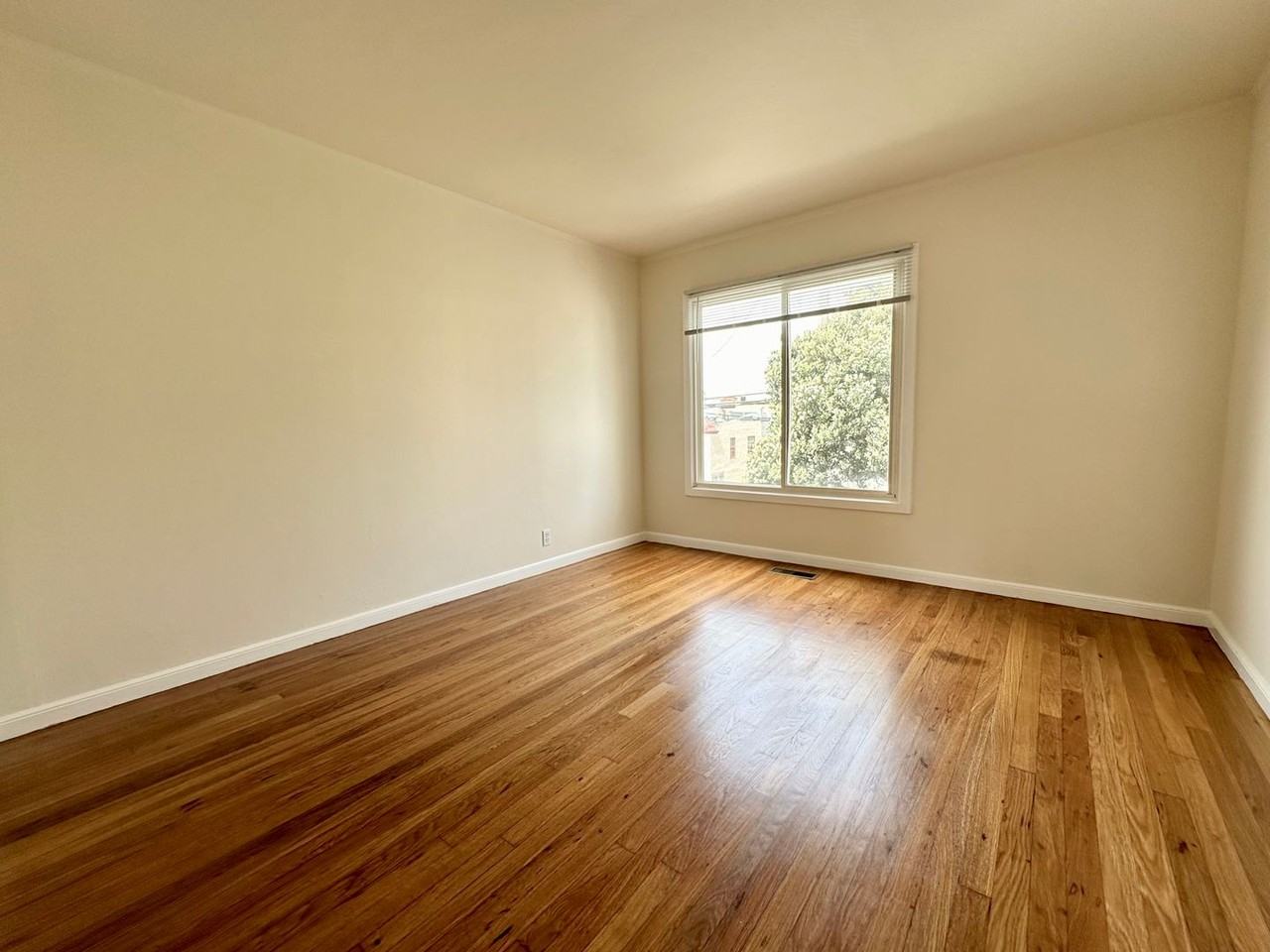 3833 Lawton St - Photo 7 of 15