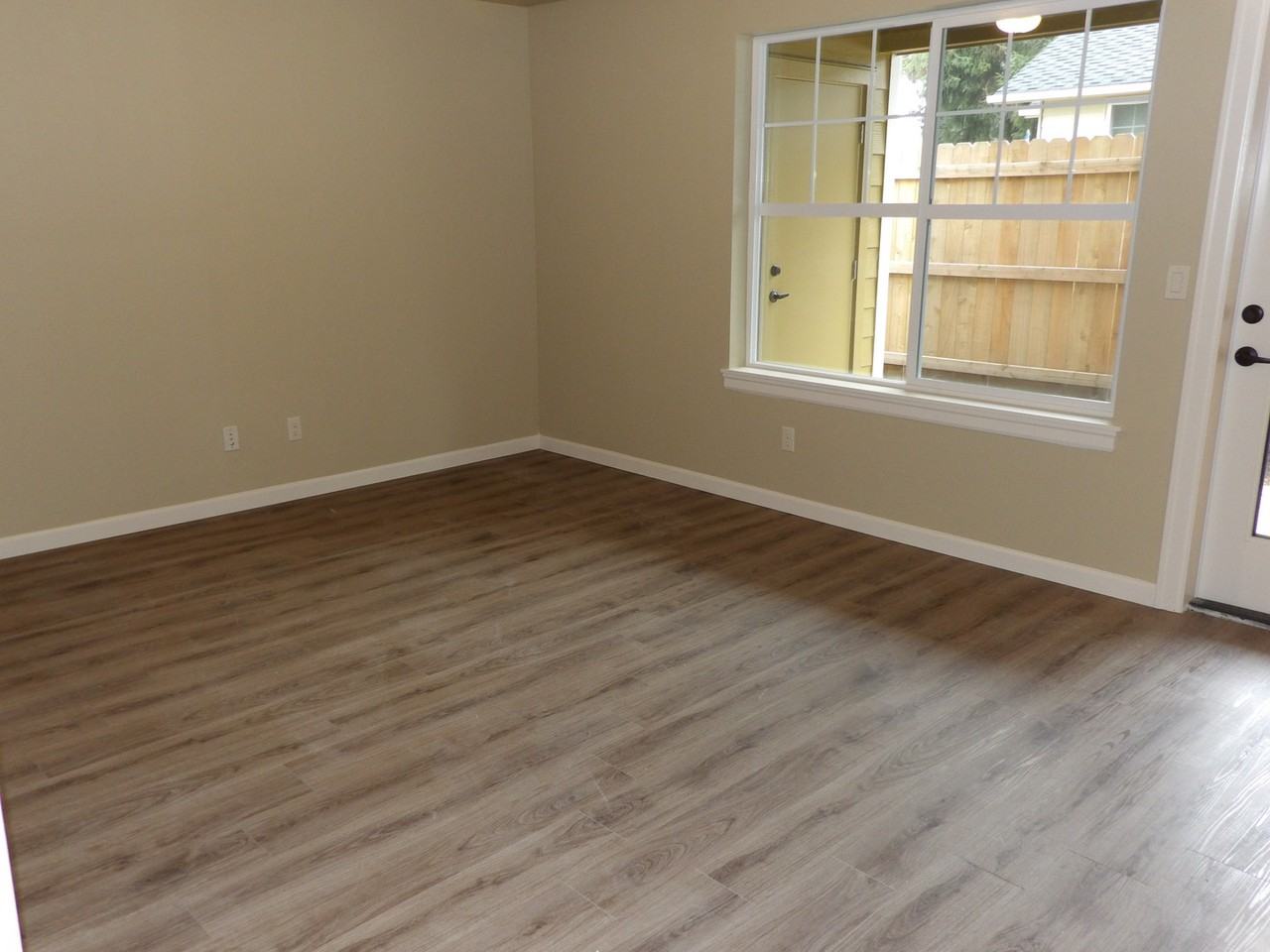 690 Se 5th Ave #102 - Photo 3 of 18