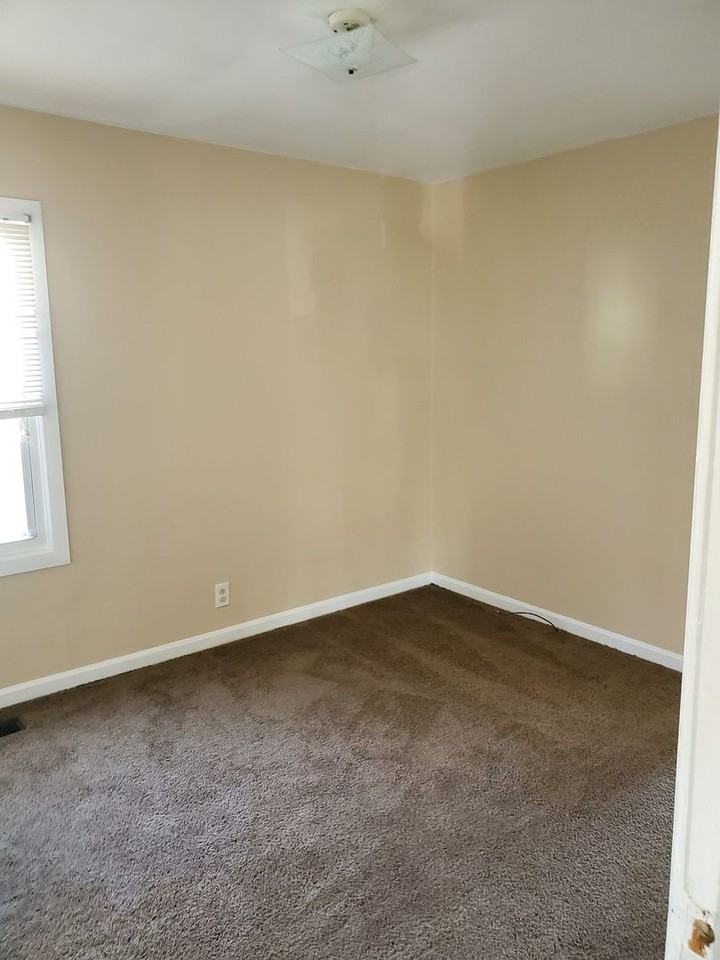 1512 S Saint James Blvd - Photo 3 of 12