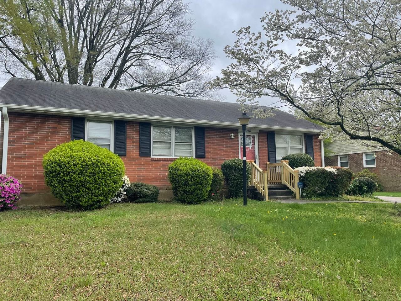 3007 Locksley Ln - Photo 3 of 14