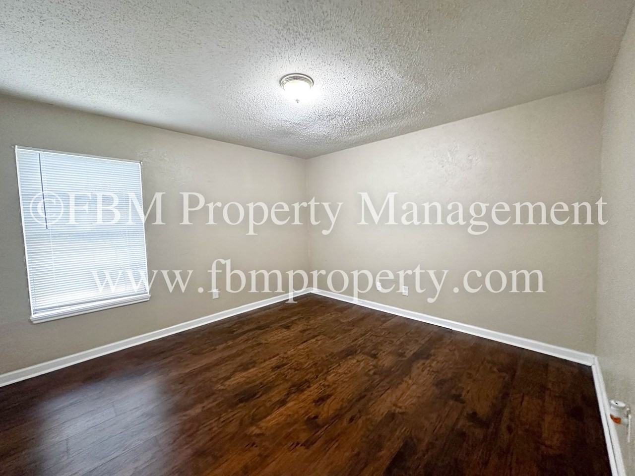 2612 W Sycamore Ave #4 - Photo 5 of 12
