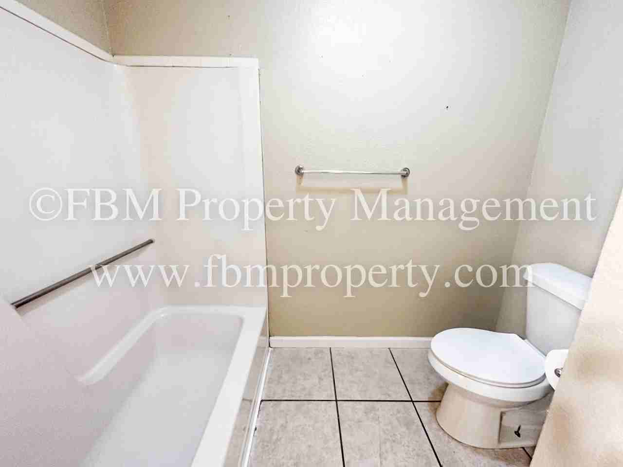 2612 W Sycamore Ave #4 - Photo 7 of 12