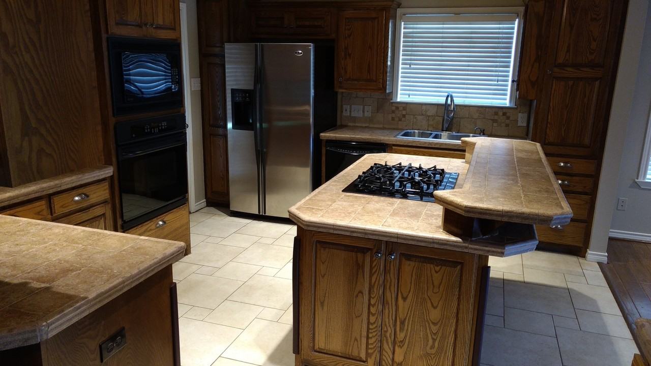 3015 32nd St - Photo 3 of 18