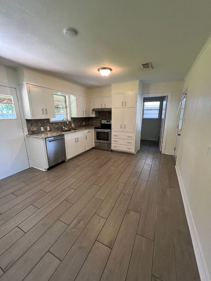 2710 Beazley Pl - Photo 2 of 9