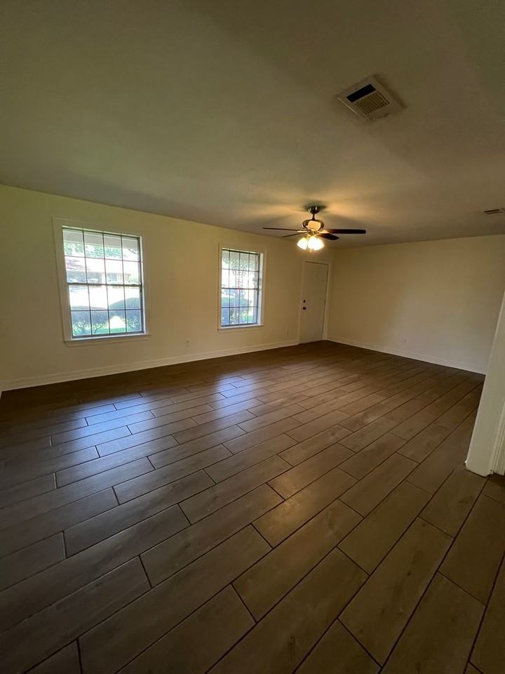 2710 Beazley Pl - Photo 3 of 9