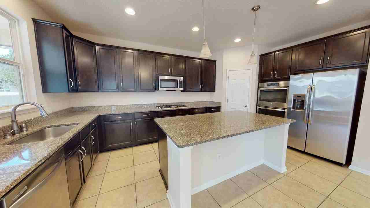 12262 Silverthorn Ct - Photo 2 of 36