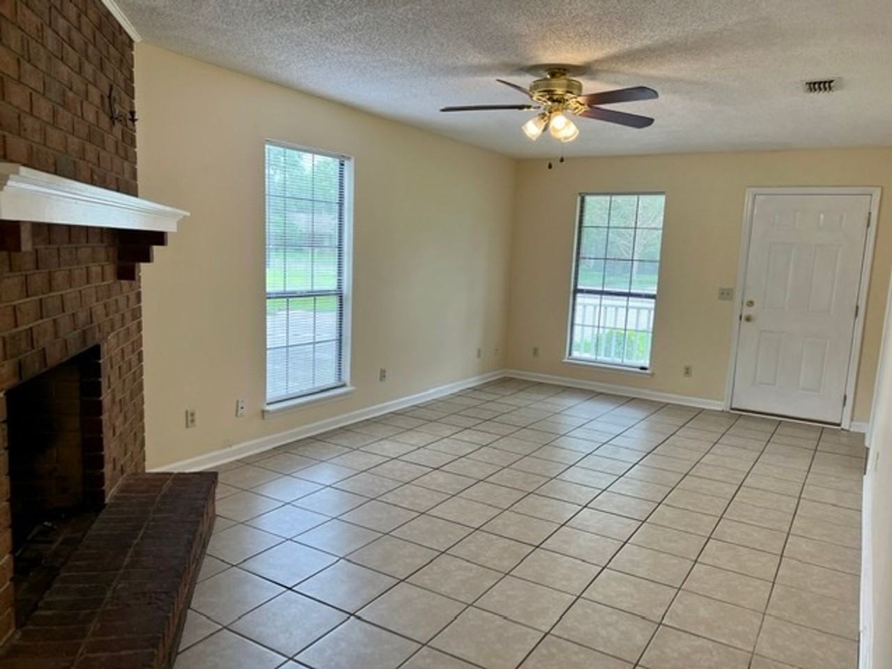 623 Lilly Ln - Photo 3 of 13