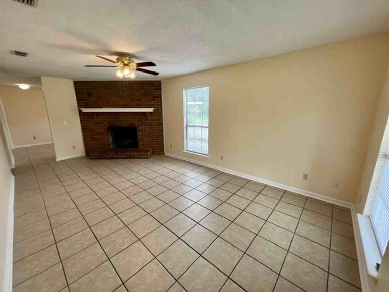 623 Lilly Ln - Photo 2 of 13